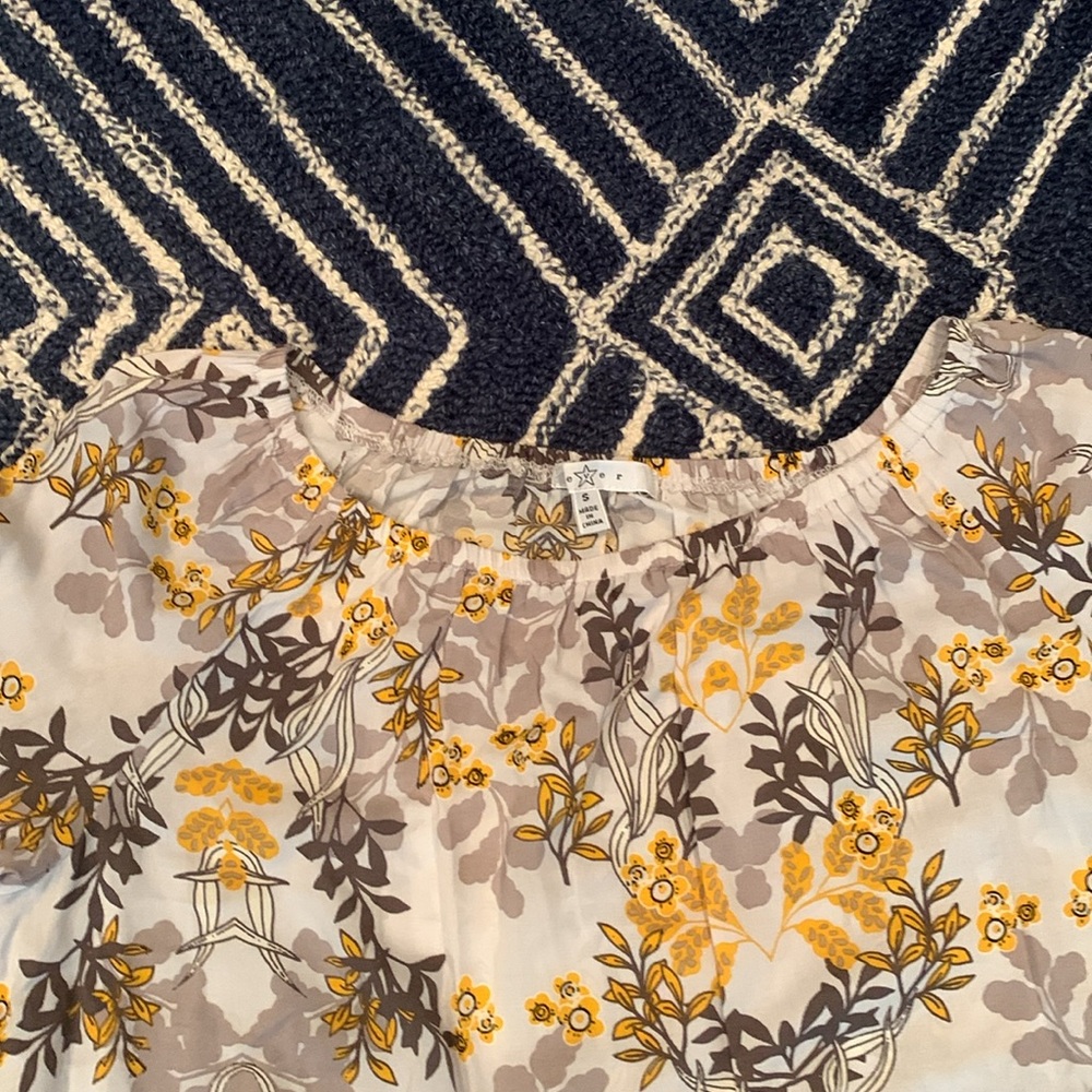 Flowy cotton blouse - Picture 2 of 3
